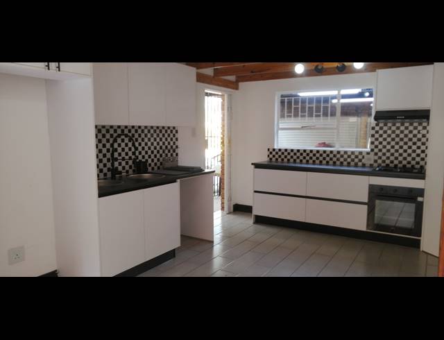 2 BEDROOM SIMPLEX RENTED IN SUNDOWNER